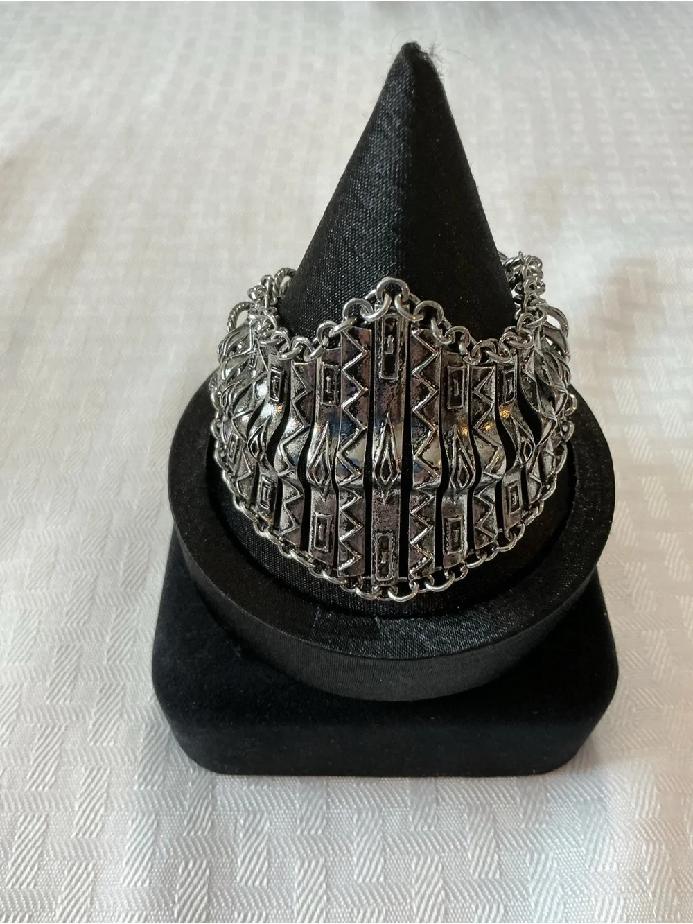 Bohemian Style Antique Silver Tone Rugged Strypuctura